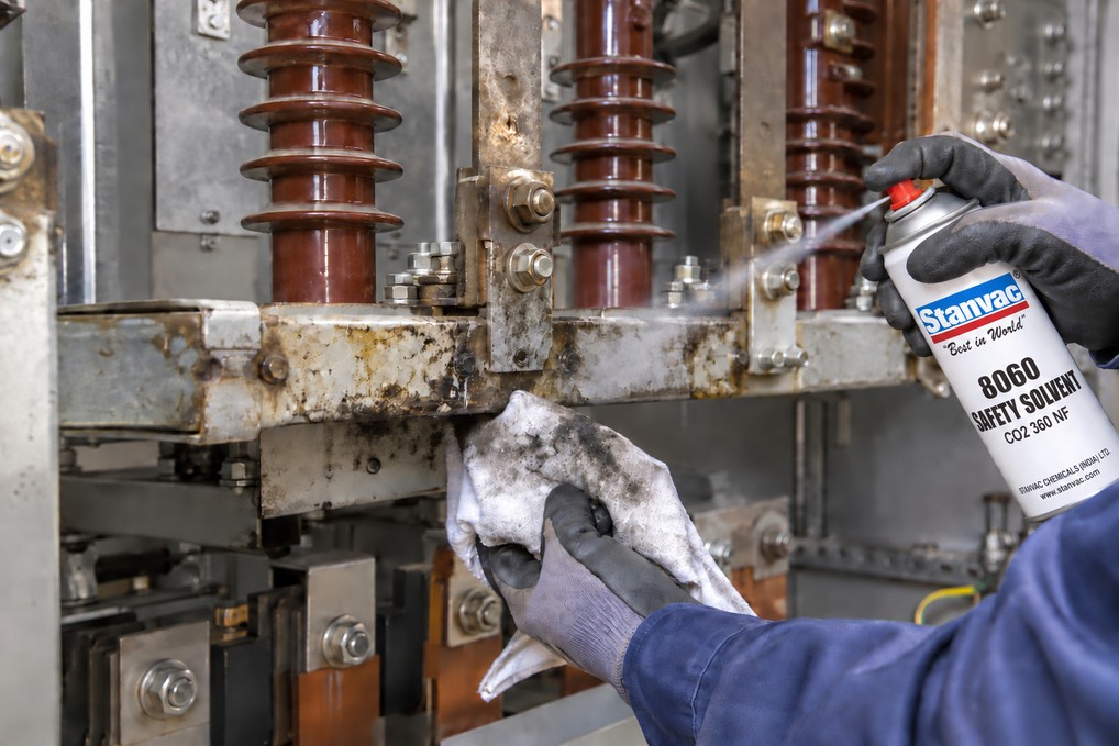 DIRTY / OILY ELECTRICAL EQUIPMENT: Remove heavy oil and grease. Reduce cleaning downtime.