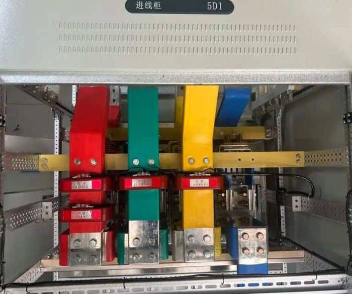 Bus-bar joints insulated, locked and colour-coded.
