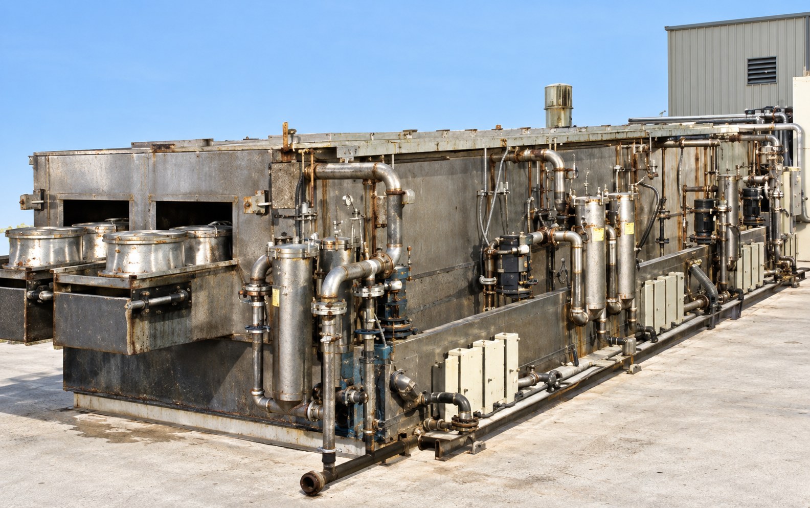 Wet-process bearings that no longer wash out.