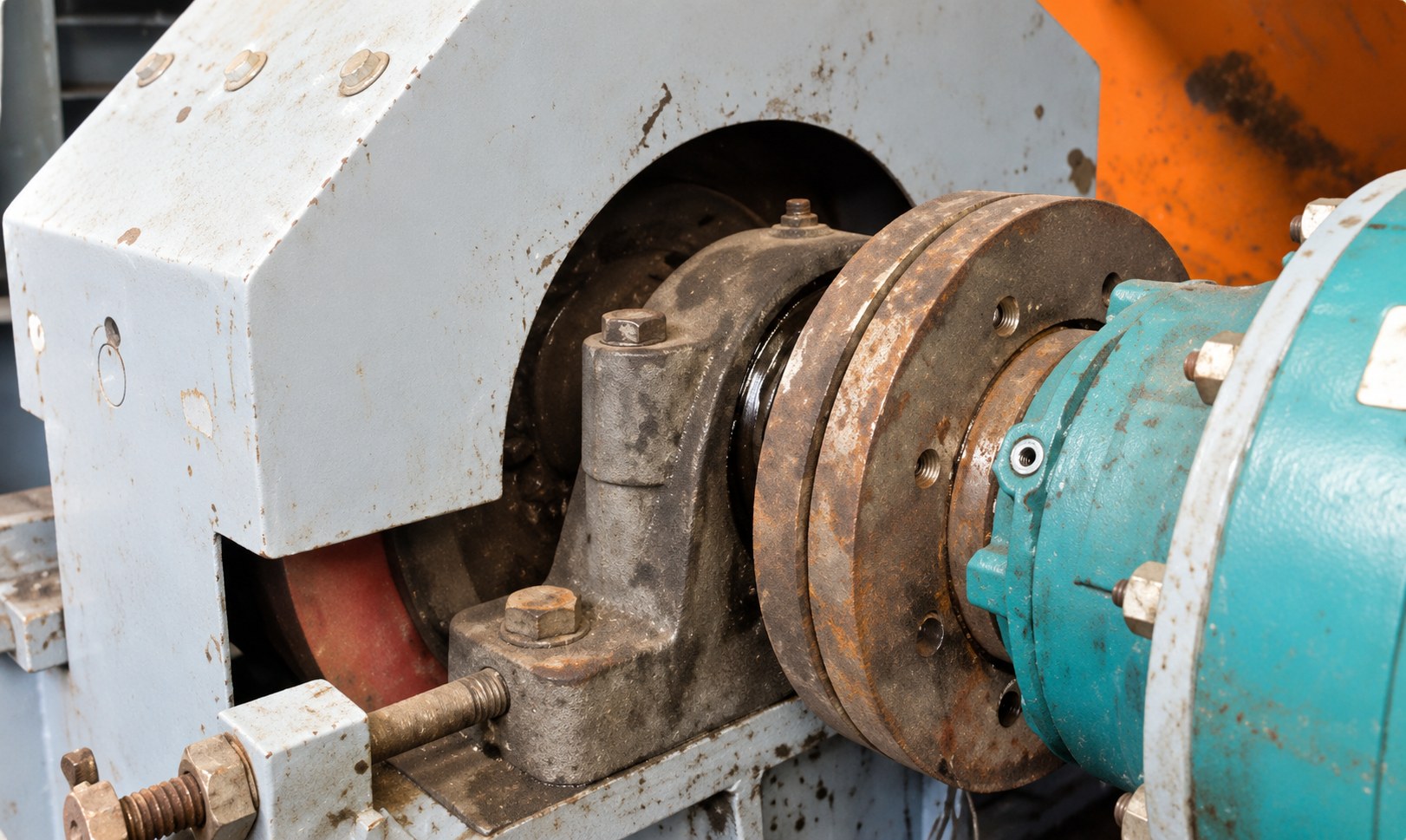 A gear coupling that holds its grease under shock load.